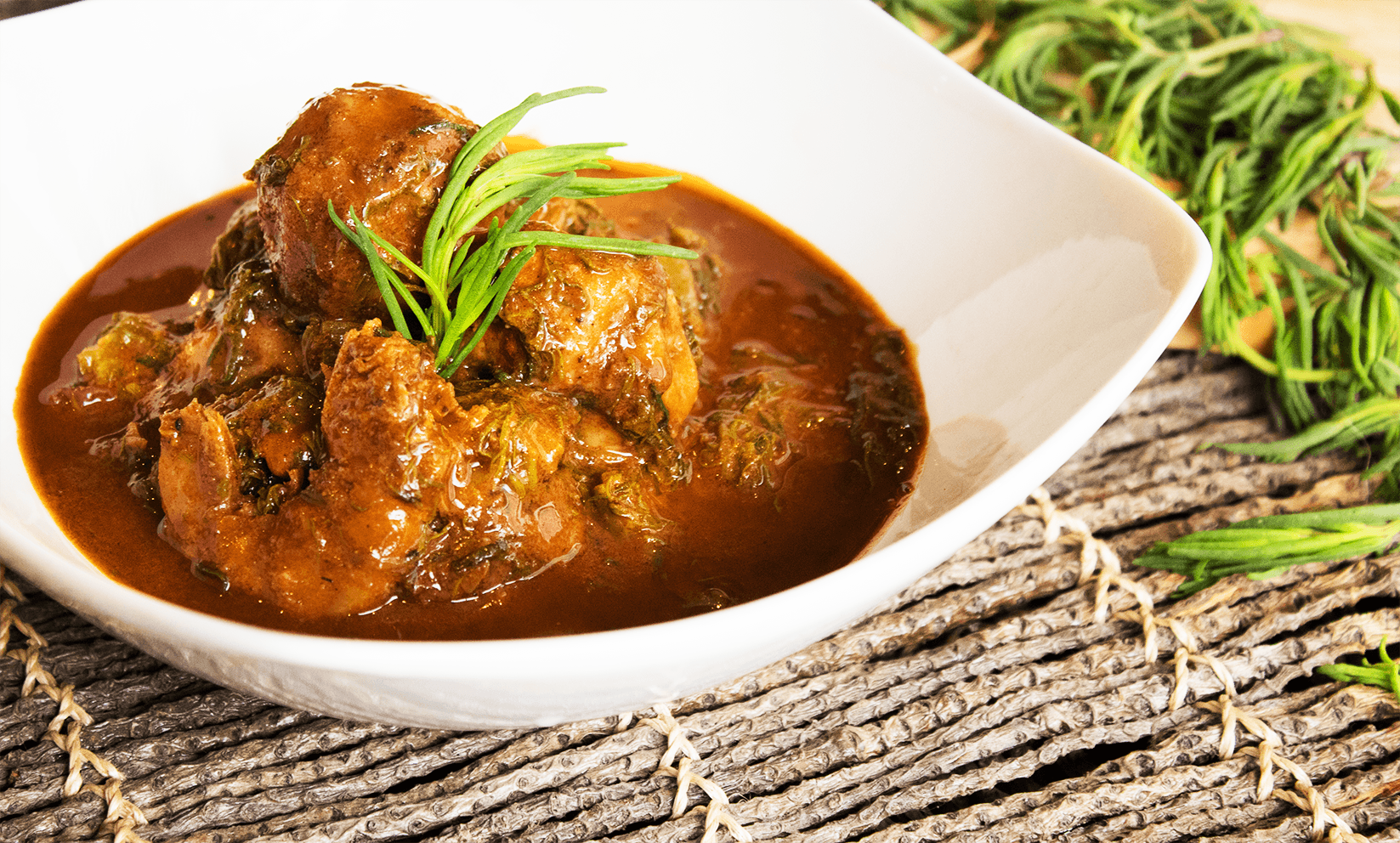 Romeritos con camarones y mole rojo almendrado