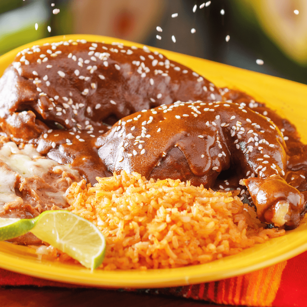 Pollo en Mole Especial Almendrado